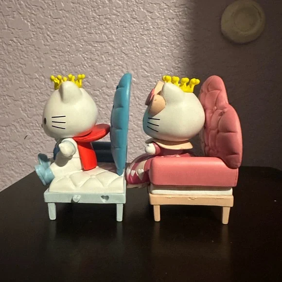 Sanrio Hello Kitty - Valentine Edition Couple Blind Box Mini Figurines - Picture 2 of 4